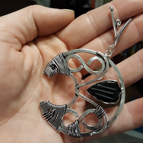 New Silver Wire Wrapped Cresent Moon Carved Black Onyx Necklace. - Picture 6 of 7